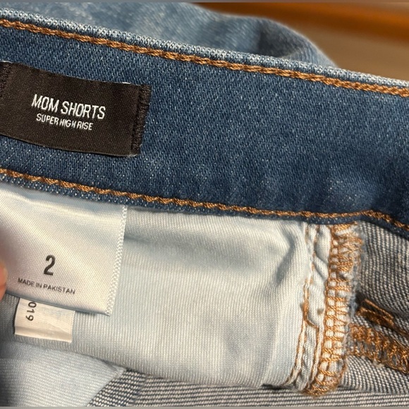 NWT Express High Rise Mom Denim Shorts, Size 2 - Picture 6 of 9